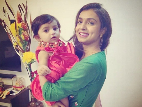 Mayuri Deshmukh with her Daughter