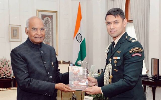 Major Gaurav Chaudhary recieve award from president
