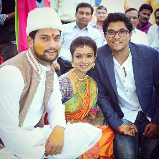 Mayuri Deshmukh with her husband and friend 