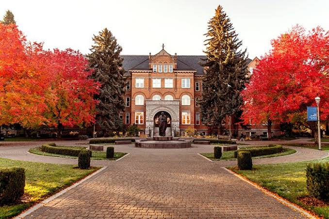 Gonzaga university is comes under top 8 universities in Washington 
